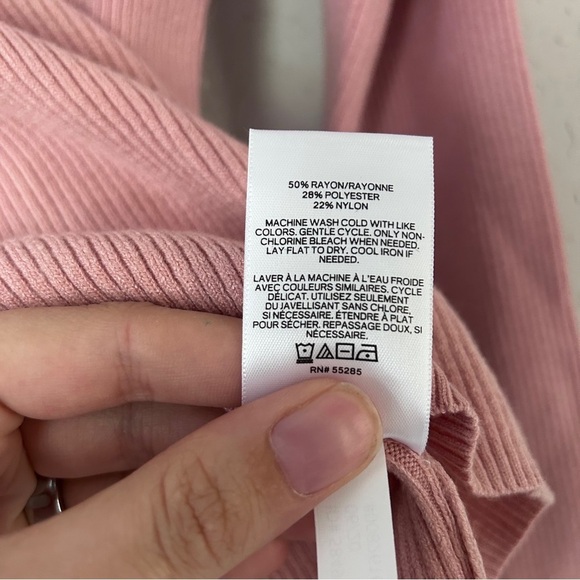 NWT Express Pink Ribbed Turtleneck Sweater Soft Comfy Stretch Pastel Large - Picture 2 of 5